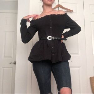 Halogen Off the shoulder button down 🖤
